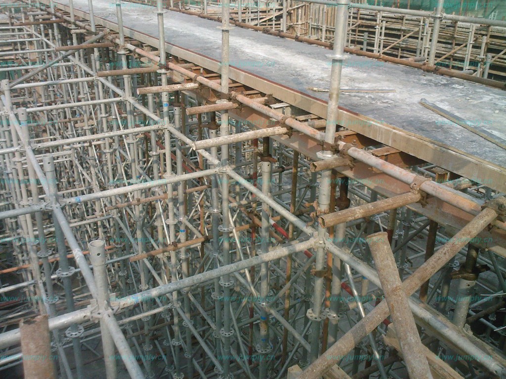 建筑鋼管腳手架大家都說好，建筑扣件不可少